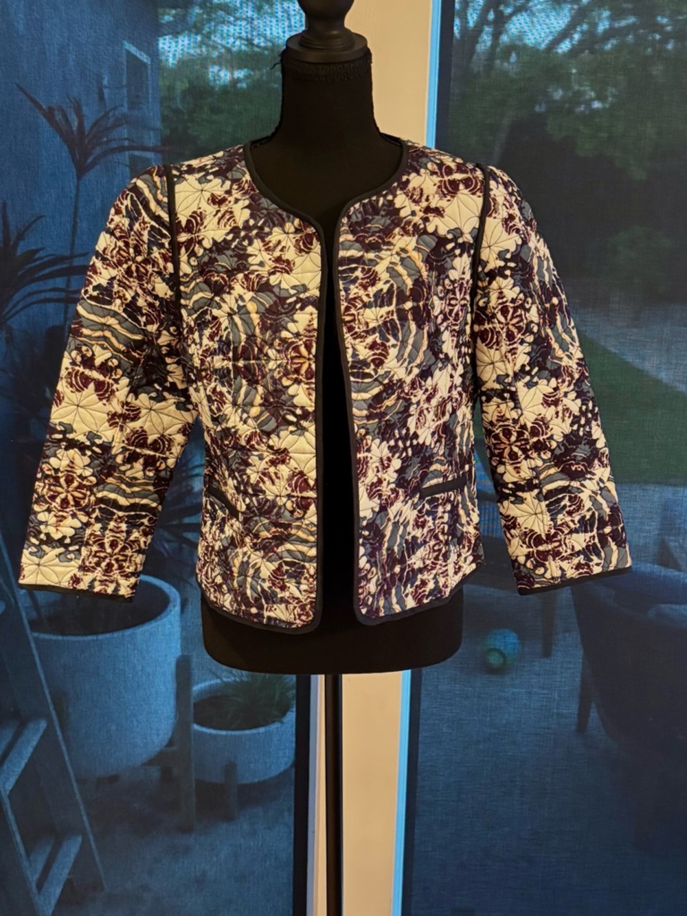 Quilted and cropped Floral Pattern Women's Jacket - Purple/White